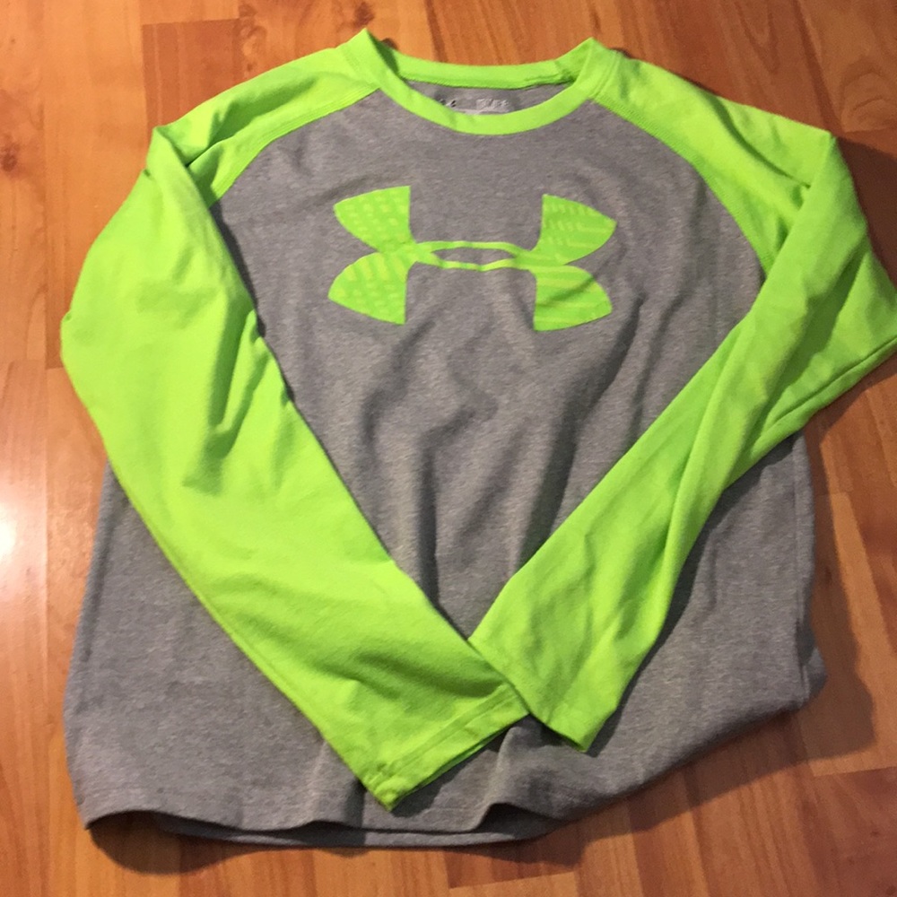 Y small Under Armour long sleeved athletic shirt